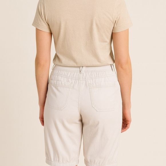 Jones & Co Women’s Bermuda Beige Flat Front Shorts Size 6 - Picture 7 of 7